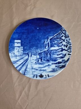 Vintage Hutschenreuther Canada Christmas Plate 1976 – "Winter on the Prairies"